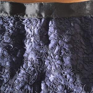 J crew pencil skirt; navy lace/blk detail. Size 2